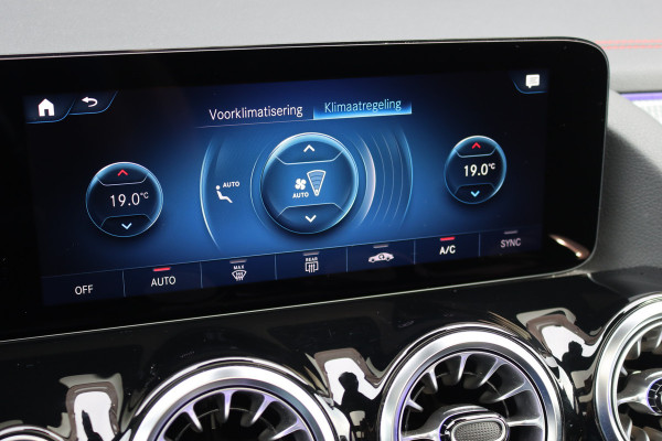 Mercedes-Benz EQA 250 Sport Edition 67 kWh | Panoramadak | Trekhaak | Widescreen | Keyless Go | Camera | Dodehoekassistent | Advanced Sound System |