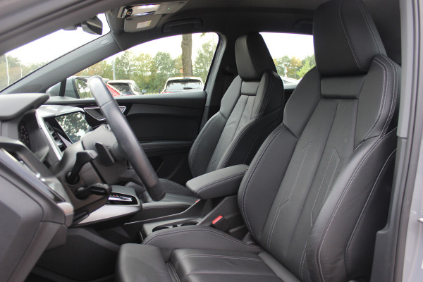 Audi Q4 e-tron 35 Advanced edition 55 kWh / SoH 93,1% / Camera / Leder / Keyless / Matrix LED / 20'' / Warmtepomp / Elektr. Bestuurdersstoel / Stoelverwarming / DAB / ACC