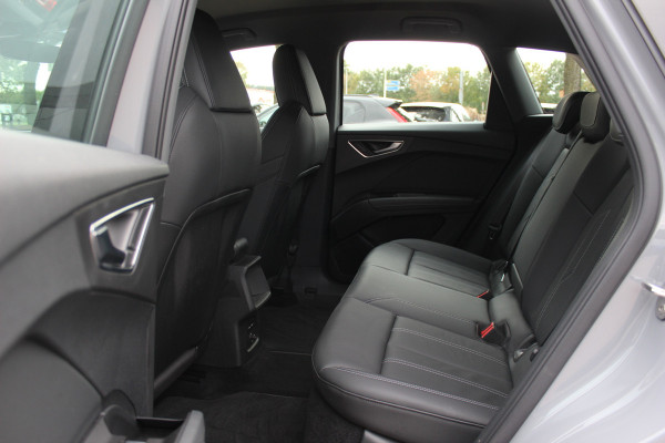 Audi Q4 e-tron 35 Advanced edition 55 kWh / SoH 93,1% / Camera / Leder / Keyless / Matrix LED / 20'' / Warmtepomp / Elektr. Bestuurdersstoel / Stoelverwarming / DAB / ACC