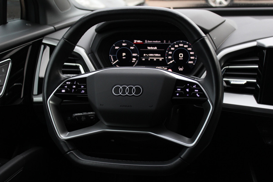 Audi Q4 e-tron 35 Advanced edition 55 kWh / SoH 93,1% / Camera / Leder / Keyless / Matrix LED / 20'' / Warmtepomp / Elektr. Bestuurdersstoel / Stoelverwarming / DAB / ACC