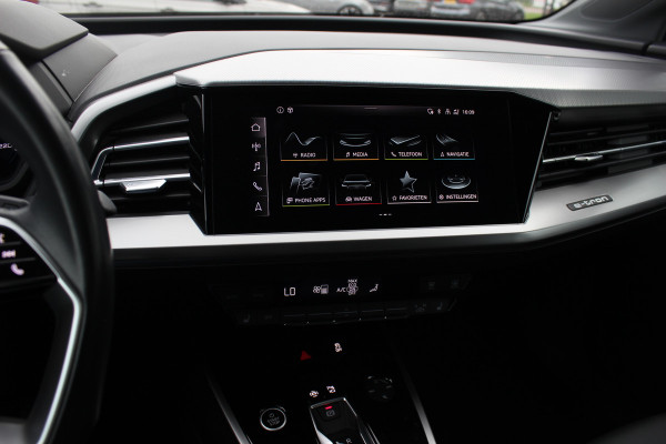 Audi Q4 e-tron 35 Advanced edition 55 kWh / SoH 93,1% / Camera / Leder / Keyless / Matrix LED / 20'' / Warmtepomp / Elektr. Bestuurdersstoel / Stoelverwarming / DAB / ACC