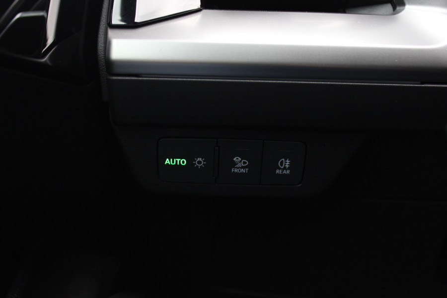 Audi Q4 e-tron 35 Advanced edition 55 kWh / SoH 93,1% / Camera / Leder / Keyless / Matrix LED / 20'' / Warmtepomp / Elektr. Bestuurdersstoel / Stoelverwarming / DAB / ACC