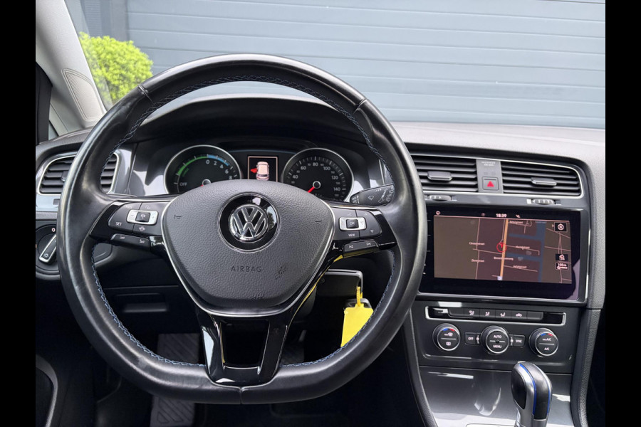Volkswagen e-Golf e-Golf ✓SOH 85,18 %✓2e Eigenaar✓Carplay✓Navi✓Clima✓Cruise✓Pdc V+A✓136pk✓Lm velgen✓Bj 12-2018✓N.A.P✓Apk tot 10-2027