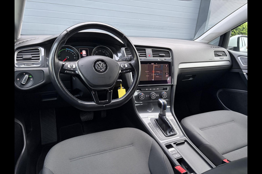 Volkswagen e-Golf e-Golf ✓SOH 85,18 %✓2e Eigenaar✓Carplay✓Navi✓Clima✓Cruise✓Pdc V+A✓136pk✓Lm velgen✓Bj 12-2018✓N.A.P✓Apk tot 10-2027