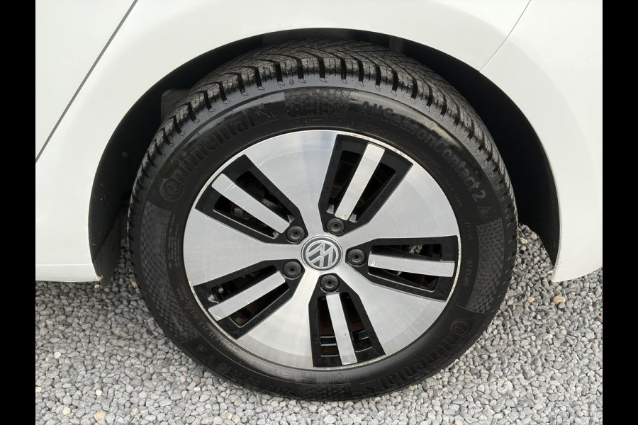 Volkswagen e-Golf e-Golf ✓SOH 85,18 %✓2e Eigenaar✓Carplay✓Navi✓Clima✓Cruise✓Pdc V+A✓136pk✓Lm velgen✓Bj 12-2018✓N.A.P✓Apk tot 10-2027