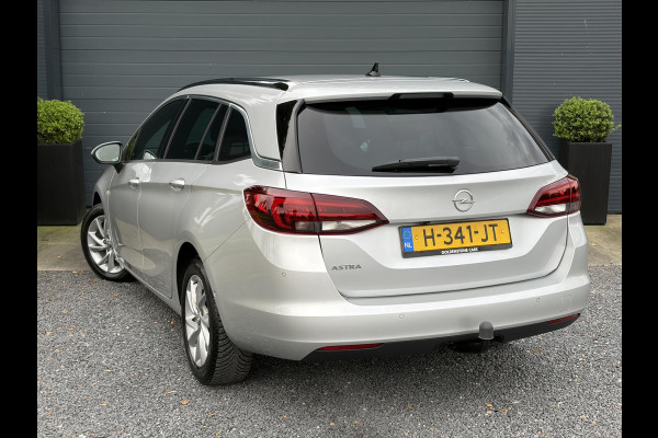 Opel Astra Sports Tourer 1.2 Elegance ✓110pk✓Camera✓Carplay✓Navi✓Halfleder✓Keyless✓Trekhaak✓Pdc V+A✓Clima✓Cruise✓Elekt Stoel✓Recent beurt gehad✓Dodehoeksensor✓Rijstrooksensor✓Lm velgen✓N.A.P✓Apk tot 11-2027