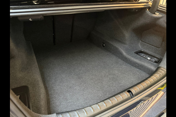BMW 5 Serie 520i M-Sport|SERVICE-INCLUSIVE|PANO|MEMORY|NAP|SFEERVERLICHTING|STOELVENTILATIE|DISPLAY-KEY|