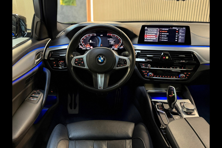 BMW 5 Serie 520i M-Sport|SERVICE-INCLUSIVE|PANO|MEMORY|NAP|SFEERVERLICHTING|STOELVENTILATIE|DISPLAY-KEY|