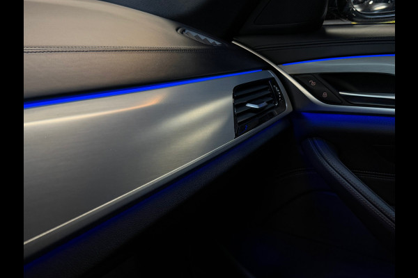 BMW 5 Serie 520i M-Sport|SERVICE-INCLUSIVE|PANO|MEMORY|NAP|SFEERVERLICHTING|STOELVENTILATIE|DISPLAY-KEY|