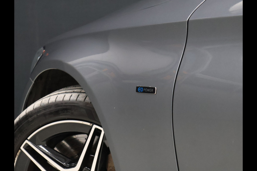Mercedes-Benz C-Klasse 300 e AMG Limited [DIGITAL DASHBOARD, GROOT NAVIGATIE, APPLE CARPLAY, ANDROID, ELEK. VERSTELBARE SPORTSTOELEN, CAMERA V+A, STOELVERWARMING, CRUISE, CLIMATE, NIEUWSTAAT]