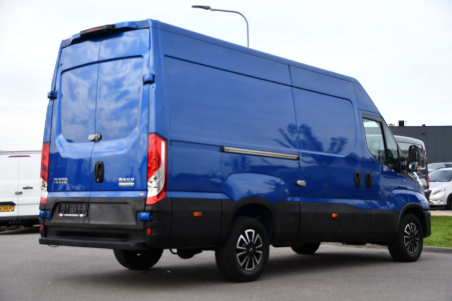 Iveco Daily 35C14V 2.3 352 H2 PB Edition Adaptieve Cruise, Camera, LED, Automaat, Clima, 3500kg Trekgewicht, Multimedia, Uniek!