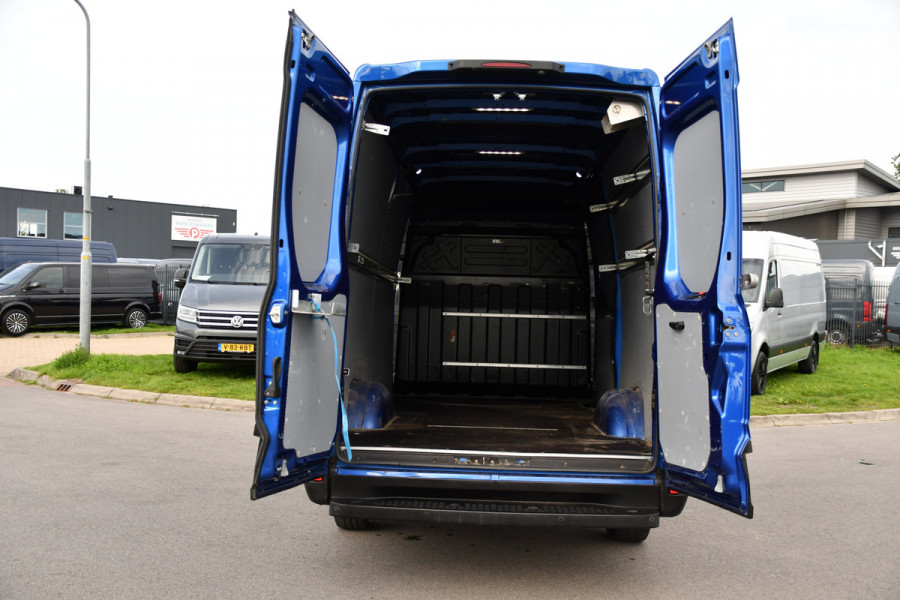 Iveco Daily 35C14V 2.3 352 H2 PB Edition Adaptieve Cruise, Camera, LED, Automaat, Clima, 3500kg Trekgewicht, Multimedia, Uniek!