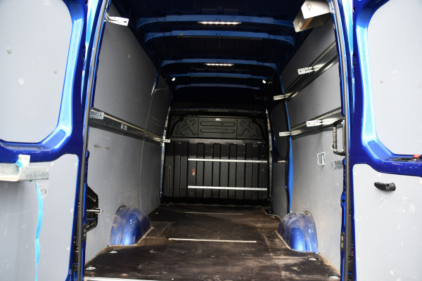 Iveco Daily 35C14V 2.3 352 H2 PB Edition Adaptieve Cruise, Camera, LED, Automaat, Clima, 3500kg Trekgewicht, Multimedia, Uniek!