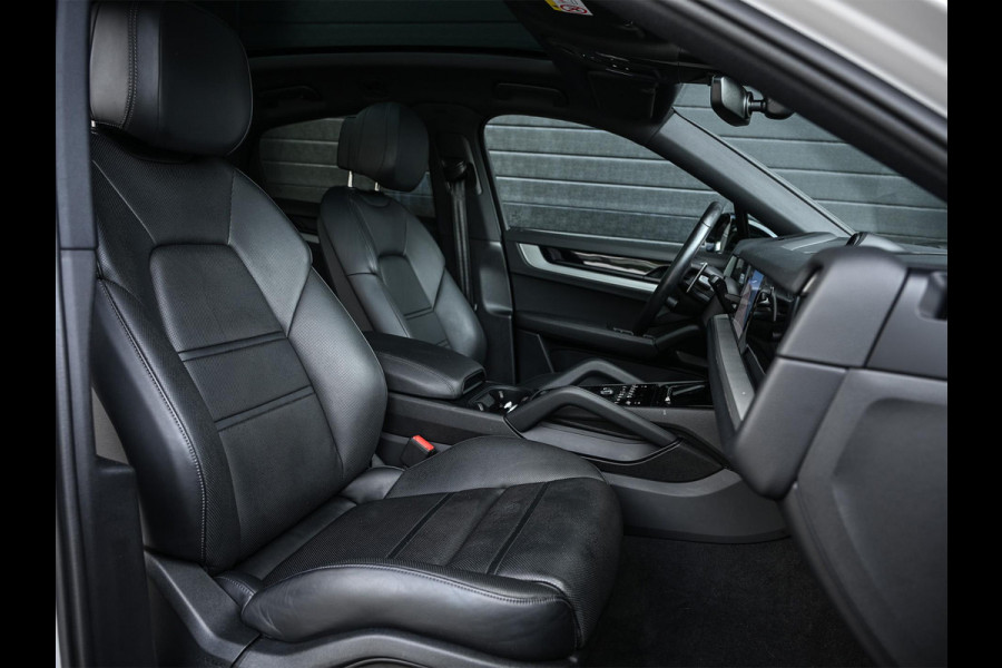 Porsche Cayenne Coupé 3.0 E-Hybrid | Panoramadak | NL-Auto | Dealeronderhouden | Sport Chrono | Bose | Memory Seats | Stoelverwarming + Ventilatie | Luchtvering | Stuurverwaming | Trekhaak |