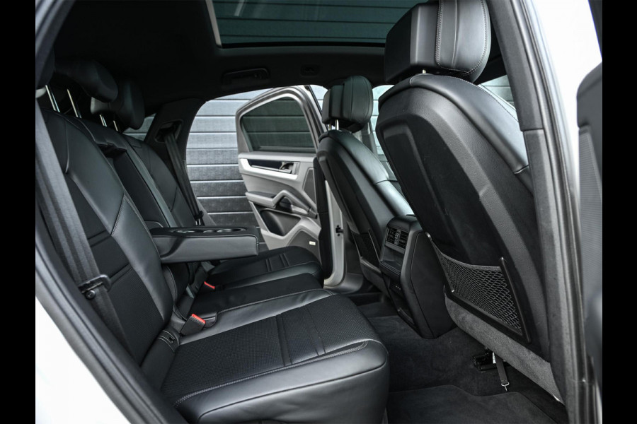 Porsche Cayenne Coupé 3.0 E-Hybrid | Panoramadak | NL-Auto | Dealeronderhouden | Sport Chrono | Bose | Memory Seats | Stoelverwarming + Ventilatie | Luchtvering | Stuurverwaming | Trekhaak |