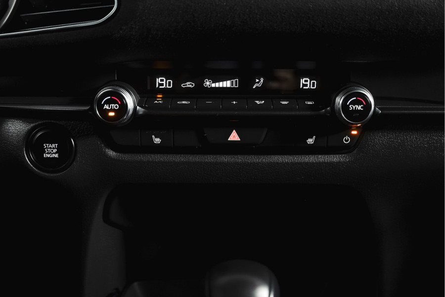 Mazda CX-30 2.0 e-SkyActiv-X 186 PK M Hybrid Nagisa Org. NL. | Adapt. Cruise | Trekhaak | Stoelverw. | PDC | Camera | NAV + App. Connect | ECC | Bose | Elek. Klep | LM 18" |