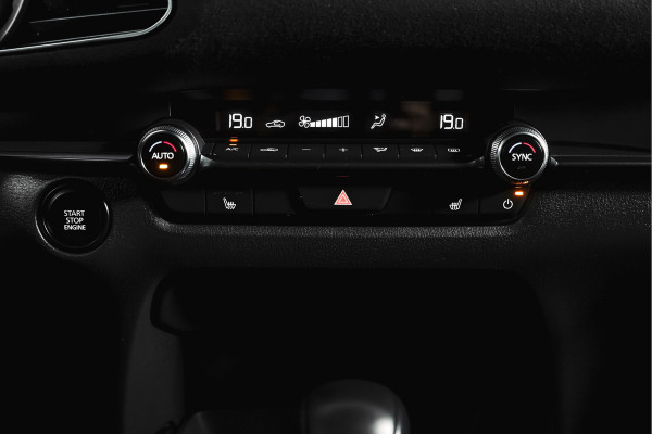 Mazda CX-30 2.0 e-SkyActiv-X 186 PK M Hybrid Nagisa Org. NL. | Adapt. Cruise | Trekhaak | Stoelverw. | PDC | Camera | NAV + App. Connect | ECC | Bose | Elek. Klep | LM 18" |