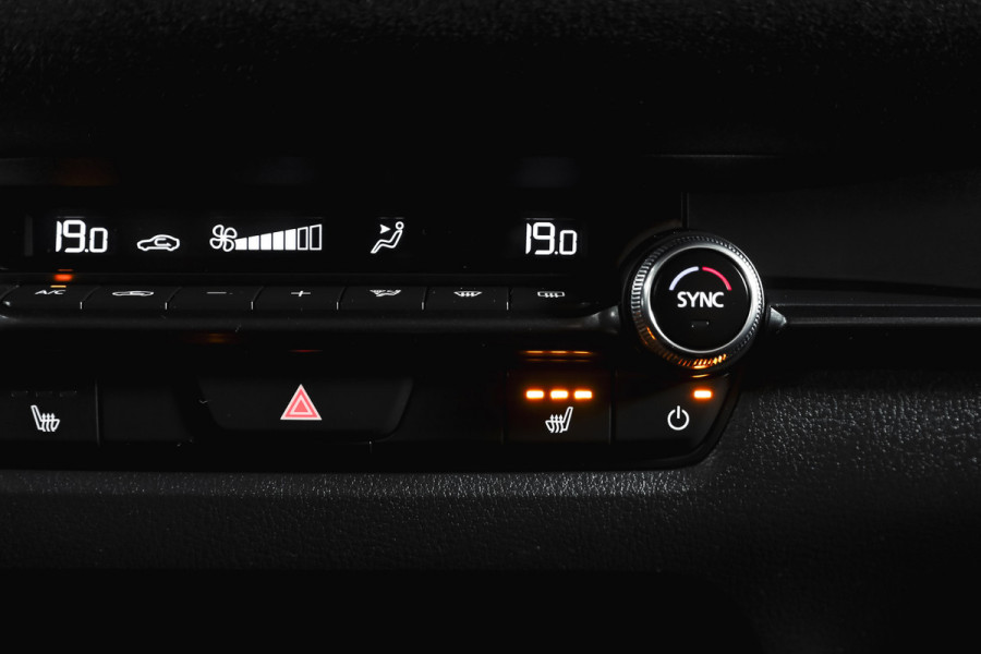 Mazda CX-30 2.0 e-SkyActiv-X 186 PK M Hybrid Nagisa Org. NL. | Adapt. Cruise | Trekhaak | Stoelverw. | PDC | Camera | NAV + App. Connect | ECC | Bose | Elek. Klep | LM 18" |