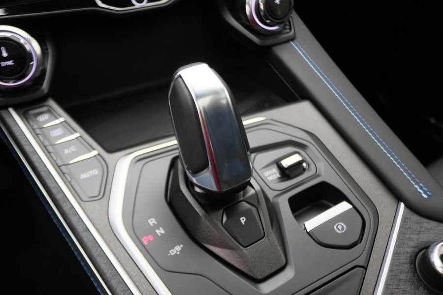 Lynk & Co 01 1.5 Plug-in Hybrid 360° Camera, Panoramadak, Zwarte hemel, ACC, Apple Carplay, Infinity Sound, DAB, 20''