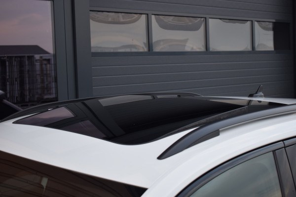 Volkswagen T-Roc 1.5 TSI R-Line Black Style | Pano | Keyless | Trekhaak | IQ light