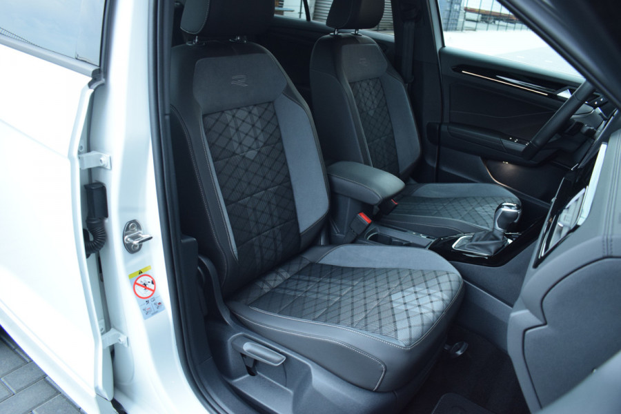 Volkswagen T-Roc 1.5 TSI R-Line Black Style | Pano | Keyless | Trekhaak | IQ light
