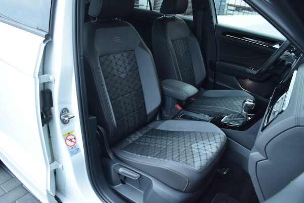 Volkswagen T-Roc 1.5 TSI R-Line Black Style | Pano | Keyless | Trekhaak | IQ light