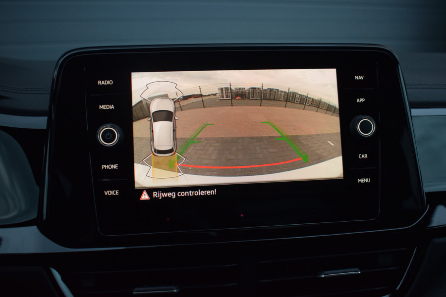 Volkswagen T-Roc 1.5 TSI R-Line Black Style | Pano | Keyless | Trekhaak | IQ light