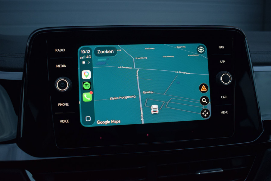 Volkswagen T-Roc 1.5 TSI R-Line Black Style | Pano | Keyless | Trekhaak | IQ light