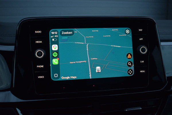 Volkswagen T-Roc 1.5 TSI R-Line Black Style | Pano | Keyless | Trekhaak | IQ light