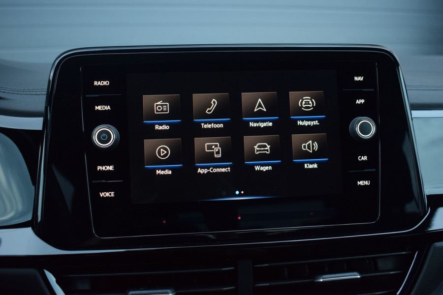 Volkswagen T-Roc 1.5 TSI R-Line Black Style | Pano | Keyless | Trekhaak | IQ light