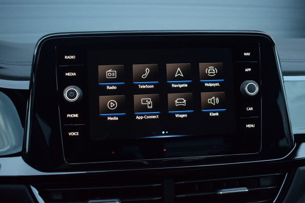 Volkswagen T-Roc 1.5 TSI R-Line Black Style | Pano | Keyless | Trekhaak | IQ light