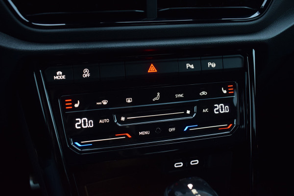 Volkswagen T-Roc 1.5 TSI R-Line Black Style | Pano | Keyless | Trekhaak | IQ light