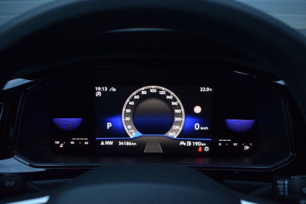 Volkswagen T-Roc 1.5 TSI R-Line Black Style | Pano | Keyless | Trekhaak | IQ light