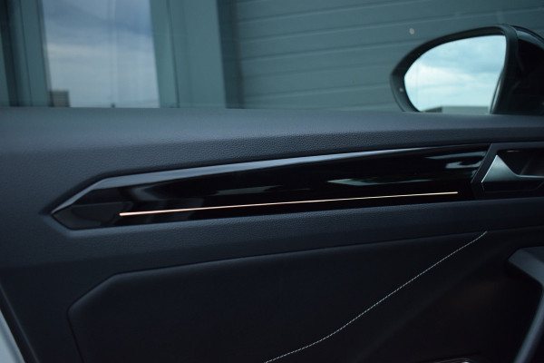 Volkswagen T-Roc 1.5 TSI R-Line Black Style | Pano | Keyless | Trekhaak | IQ light