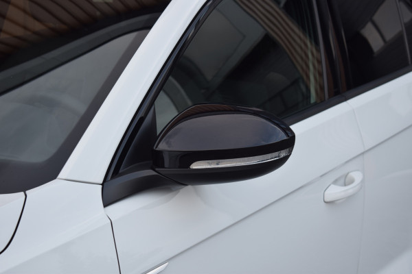 Volkswagen T-Roc 1.5 TSI R-Line Black Style | Pano | Keyless | Trekhaak | IQ light