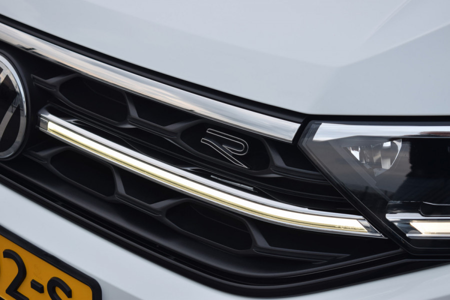 Volkswagen T-Roc 1.5 TSI R-Line Black Style | Pano | Keyless | Trekhaak | IQ light