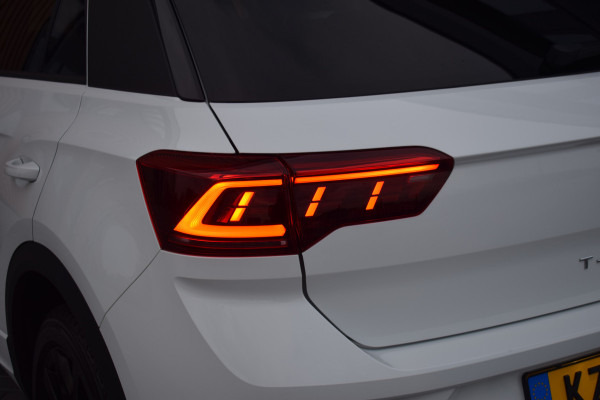 Volkswagen T-Roc 1.5 TSI R-Line Black Style | Pano | Keyless | Trekhaak | IQ light