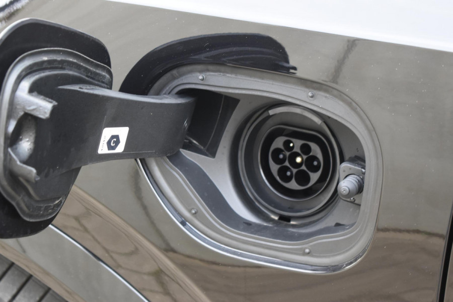 Volvo XC90 T8 455PK Plug-in hybrid AWD Ultra Dark / Bowers & Wilkins / Luchtvering / Head-Up Display / 360 Camera / Massagestoelen / Elektrisch bedienbare stoelen met geheugen / Stoelventilatie / Nappaleder / Elektrisch uitklapbare trekhaak