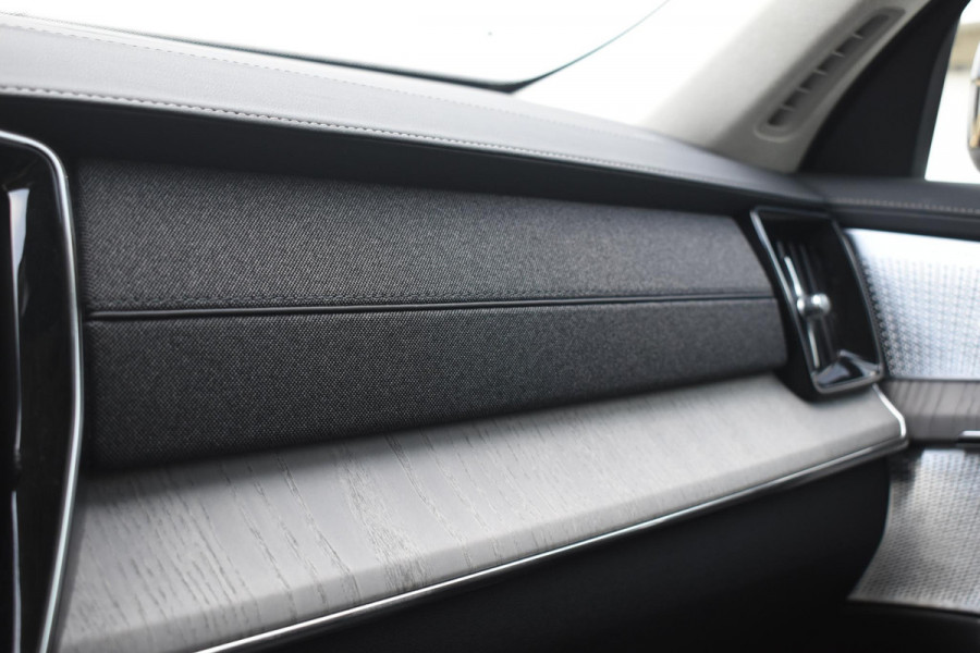 Volvo XC90 T8 455PK Plug-in hybrid AWD Ultra Dark / Bowers & Wilkins / Luchtvering / Head-Up Display / 360 Camera / Massagestoelen / Elektrisch bedienbare stoelen met geheugen / Stoelventilatie / Nappaleder / Elektrisch uitklapbare trekhaak