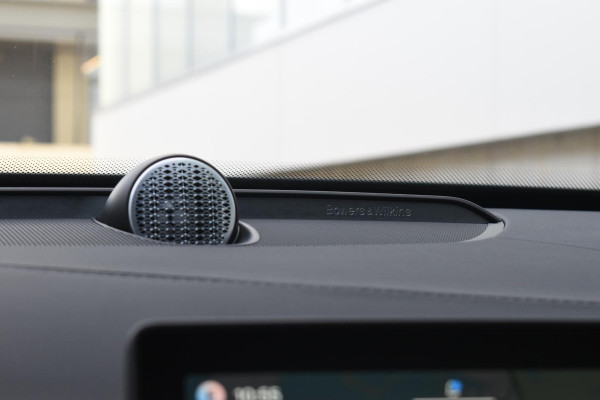 Volvo XC90 T8 455PK Plug-in hybrid AWD Ultra Dark / Bowers & Wilkins / Luchtvering / Head-Up Display / 360 Camera / Massagestoelen / Elektrisch bedienbare stoelen met geheugen / Stoelventilatie / Nappaleder / Elektrisch uitklapbare trekhaak