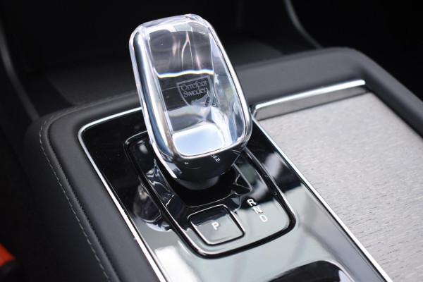 Volvo XC90 T8 455PK Plug-in hybrid AWD Ultra Dark / Bowers & Wilkins / Luchtvering / Head-Up Display / 360 Camera / Massagestoelen / Elektrisch bedienbare stoelen met geheugen / Stoelventilatie / Nappaleder / Elektrisch uitklapbare trekhaak