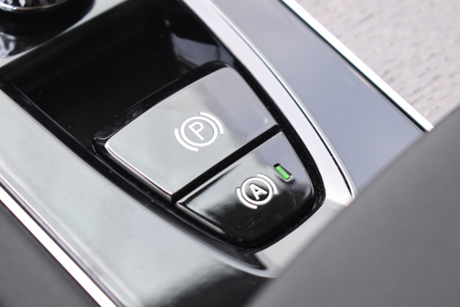 Volvo XC90 T8 455PK Plug-in hybrid AWD Ultra Dark / Bowers & Wilkins / Luchtvering / Head-Up Display / 360 Camera / Massagestoelen / Elektrisch bedienbare stoelen met geheugen / Stoelventilatie / Nappaleder / Elektrisch uitklapbare trekhaak