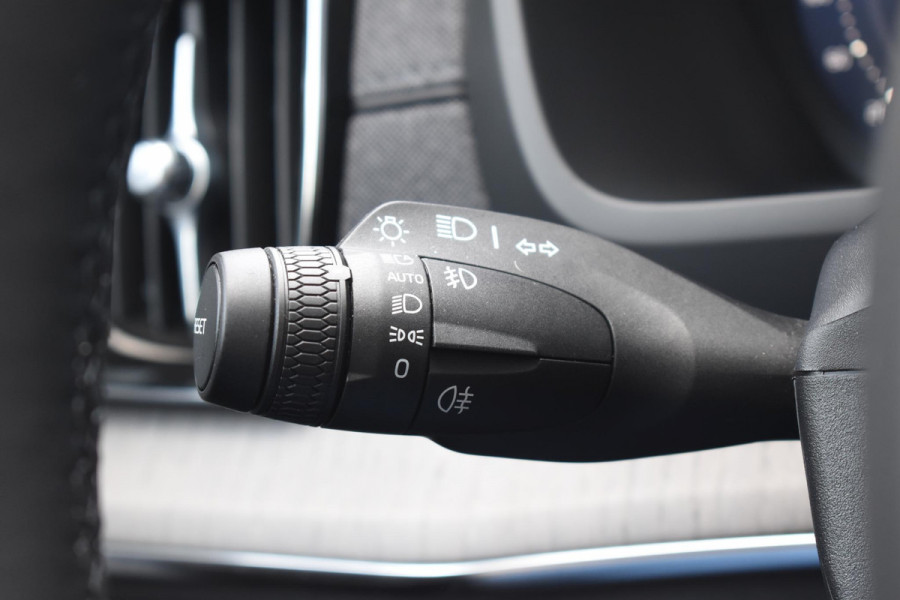 Volvo XC90 T8 455PK Plug-in hybrid AWD Ultra Dark / Bowers & Wilkins / Luchtvering / Head-Up Display / 360 Camera / Massagestoelen / Elektrisch bedienbare stoelen met geheugen / Stoelventilatie / Nappaleder / Elektrisch uitklapbare trekhaak