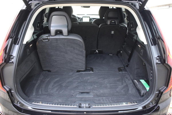 Volvo XC90 T8 455PK Plug-in hybrid AWD Ultra Dark / Bowers & Wilkins / Luchtvering / Head-Up Display / 360 Camera / Massagestoelen / Elektrisch bedienbare stoelen met geheugen / Stoelventilatie / Nappaleder / Elektrisch uitklapbare trekhaak