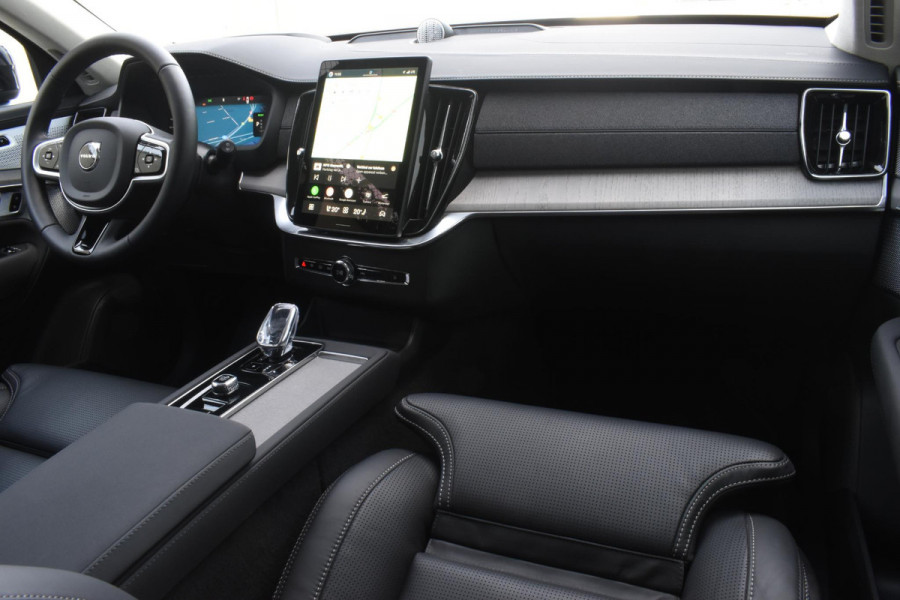 Volvo XC90 T8 455PK Plug-in hybrid AWD Ultra Dark / Bowers & Wilkins / Luchtvering / Head-Up Display / 360 Camera / Massagestoelen / Elektrisch bedienbare stoelen met geheugen / Stoelventilatie / Nappaleder / Elektrisch uitklapbare trekhaak