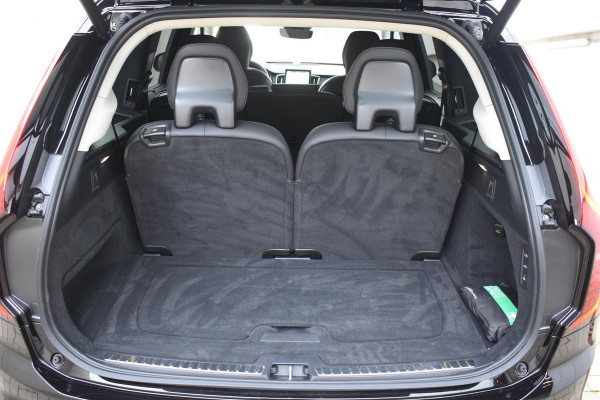 Volvo XC90 T8 455PK Plug-in hybrid AWD Ultra Dark / Bowers & Wilkins / Luchtvering / Head-Up Display / 360 Camera / Massagestoelen / Elektrisch bedienbare stoelen met geheugen / Stoelventilatie / Nappaleder / Elektrisch uitklapbare trekhaak