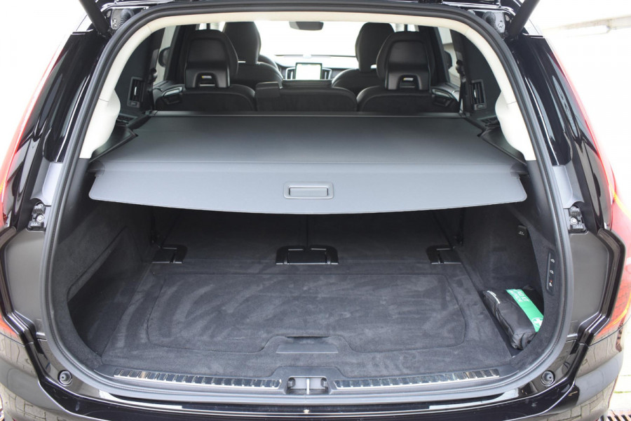 Volvo XC90 T8 455PK Plug-in hybrid AWD Ultra Dark / Bowers & Wilkins / Luchtvering / Head-Up Display / 360 Camera / Massagestoelen / Elektrisch bedienbare stoelen met geheugen / Stoelventilatie / Nappaleder / Elektrisch uitklapbare trekhaak