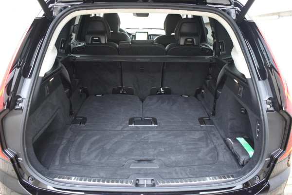Volvo XC90 T8 455PK Plug-in hybrid AWD Ultra Dark / Bowers & Wilkins / Luchtvering / Head-Up Display / 360 Camera / Massagestoelen / Elektrisch bedienbare stoelen met geheugen / Stoelventilatie / Nappaleder / Elektrisch uitklapbare trekhaak