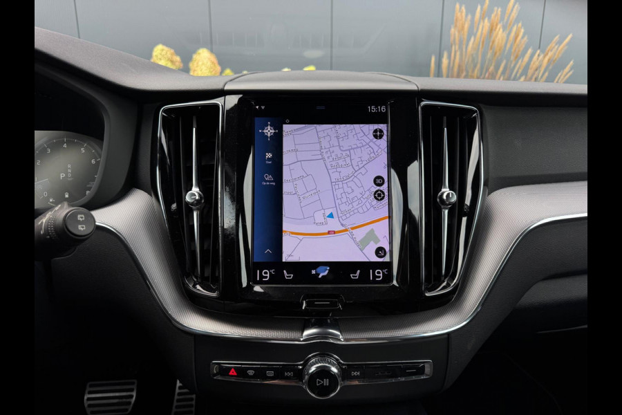 Volvo XC60 2.0 B5 AWD R-Design NAVI|LEDER|CAMERA|SPORTVELGEN