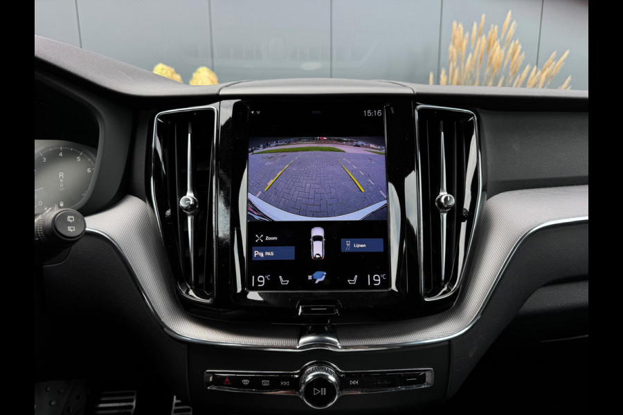 Volvo XC60 2.0 B5 AWD R-Design NAVI|LEDER|CAMERA|SPORTVELGEN